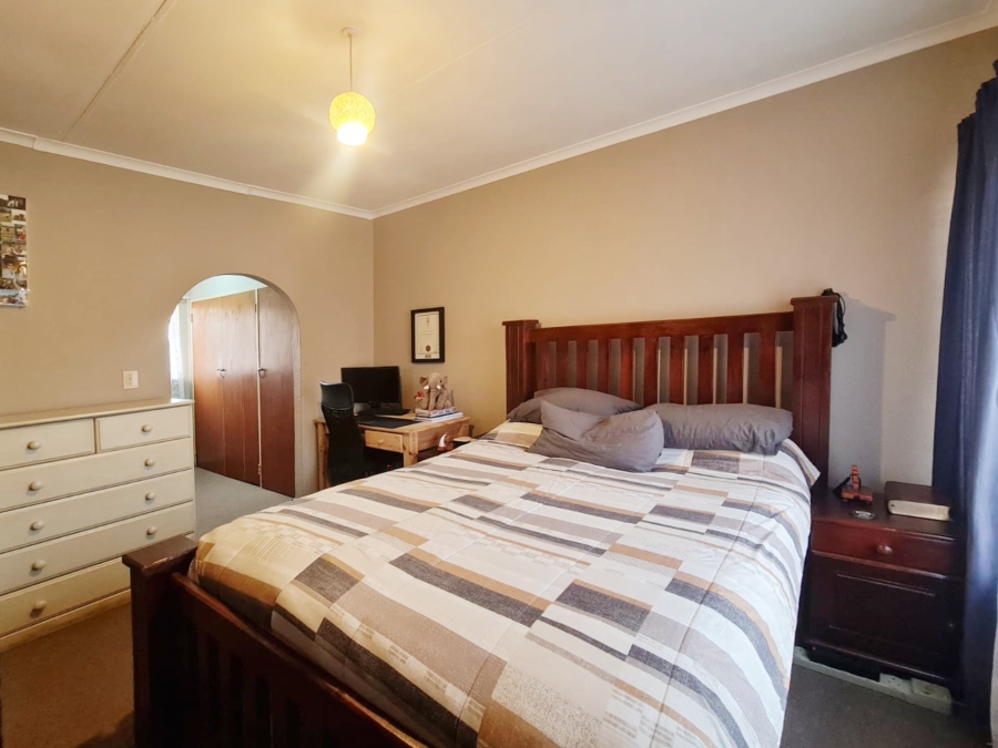 To Let 2 Bedroom Property for Rent in Ifafi North West